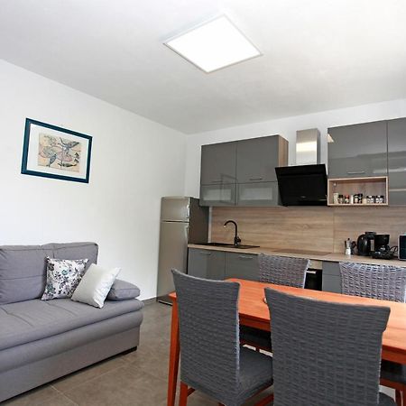 Viridis Apartment Pula Ngoại thất bức ảnh