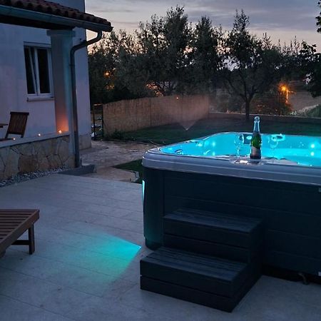 Viridis Apartment Pula Ngoại thất bức ảnh