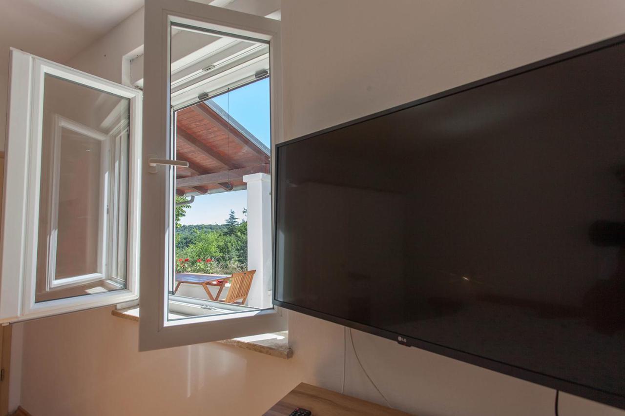 Viridis Apartment Pula Ngoại thất bức ảnh