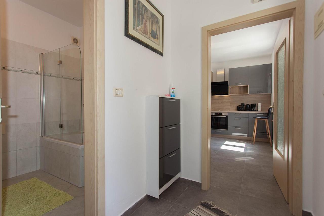 Viridis Apartment Pula Ngoại thất bức ảnh