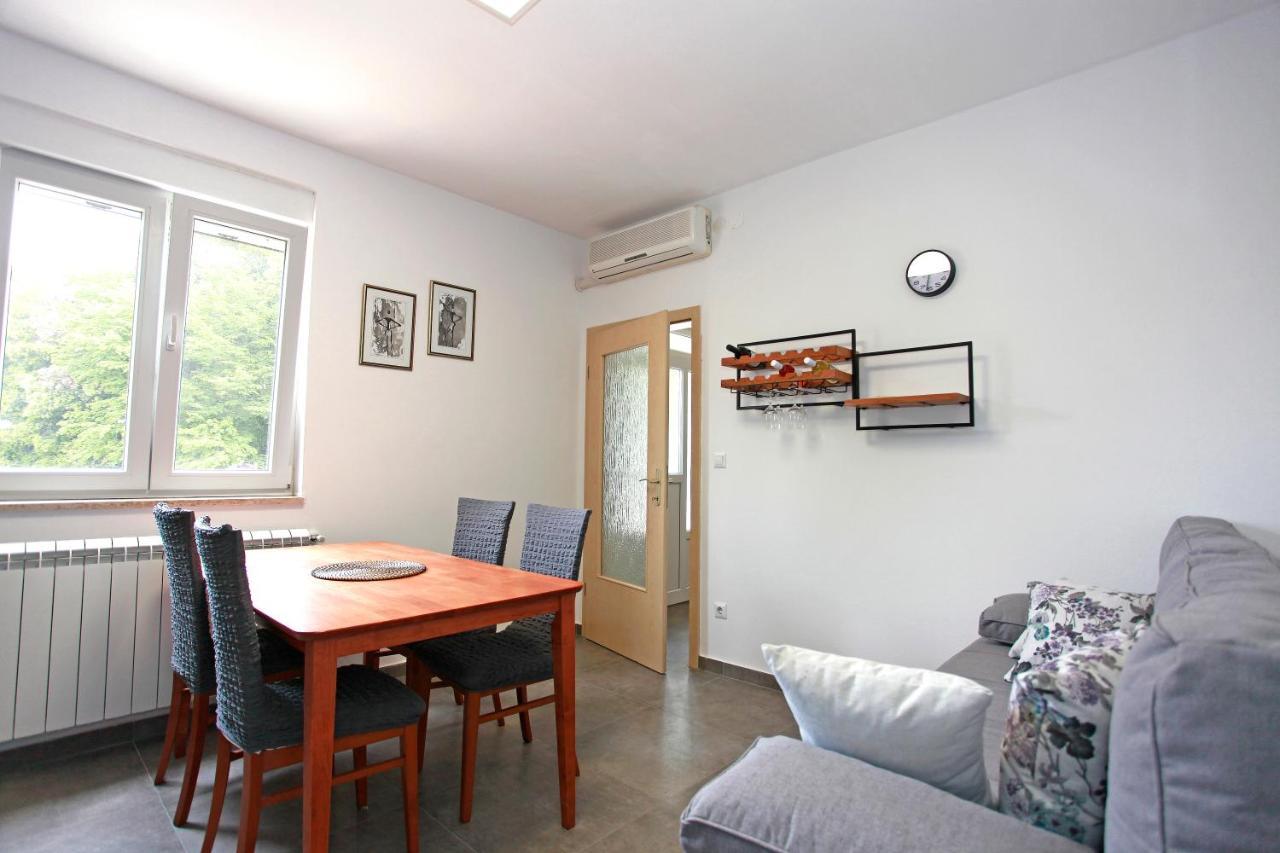 Viridis Apartment Pula Ngoại thất bức ảnh