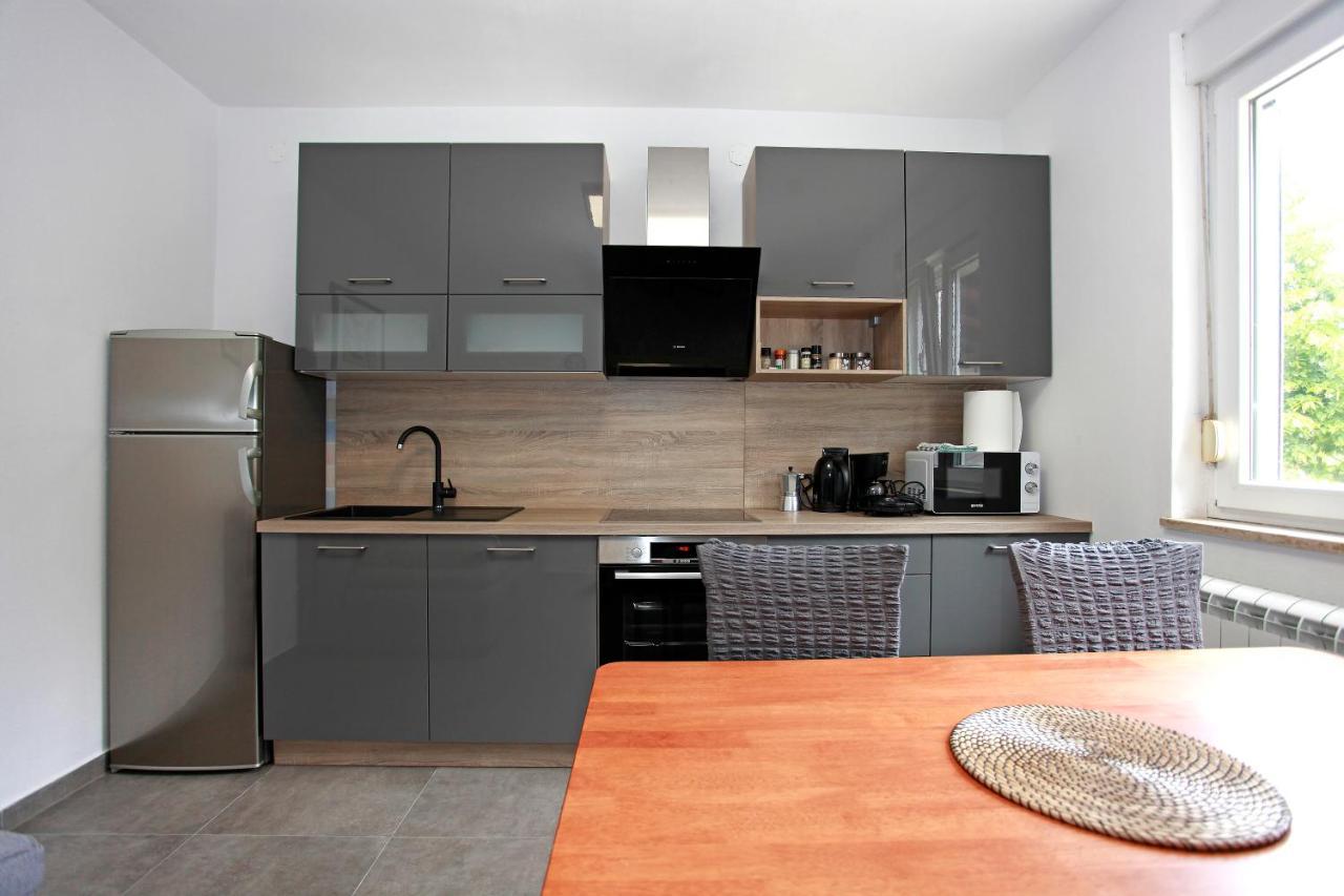 Viridis Apartment Pula Ngoại thất bức ảnh