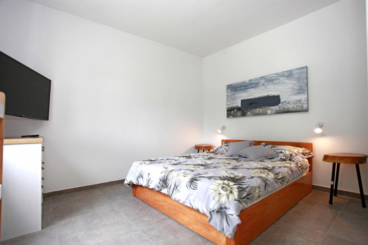 Viridis Apartment Pula Ngoại thất bức ảnh